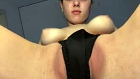 大屁股坐脸上同时手指逼