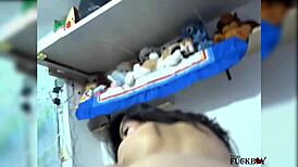 sólo tenía que mirar como juega con su dildo nuevo pero no pude resistirme y me la cogí por el culo de perrito