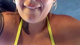 treinando na academia de frente da praia de copacabana rj quase fui expulsa no ano novo praia cheia eos banhista passando e vendo minha buceta molhada?