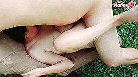 Haciendo El Amor Al Aire Libre Culeando Duro Sobre La Silla Hasta Correrse Dentro