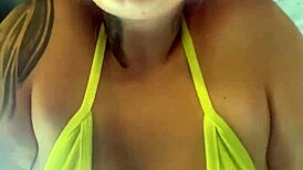 treinando na academia de frente da praia de copacabana rj quase fui expulsa no ano novo praia cheia eos banhista passando e vendo minha buceta molhada?