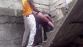 砖瓦工邻居未完大楼狠操我