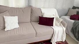 我红发小白第一次看公寓房东就狂操我超带劲