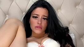 teen american student masturbates solo!