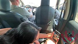 绿帽老公开车时我吸继子鸡巴