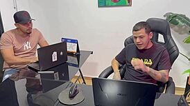 Secretaria puta es despedida y se gana un ascenso follando