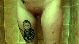 Trailer Squirt Sous La Douche