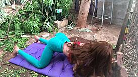 Trinfio a mao no cu dela sex toy sex doll!