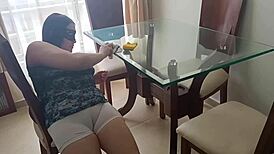 Cuñada Latina Puta Colombiana De Cameltoe Gigante Seduce A Sus Amantes Mientras Hace Labores En El Hogar Le Encanta La Verga Y La Leche En Miami Usa