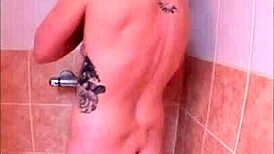 Trailer Squirt Sous La Douche