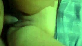 Voy por mi media hermana a su escuela y al llegar a casa me la cojo de perrito y abierta de piernas video casero real