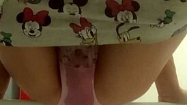 业余女人在家自慰合集中反复尿裤子