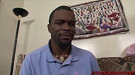 校园大佬帮莉努释放学期压力大屌猛插