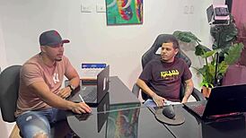 Secretaria puta es despedida y se gana un ascenso follando