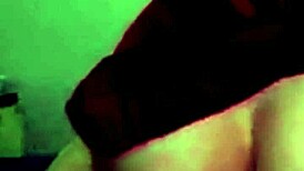 Gravada secretamente antes de ir a escola a enteada da o cu novinha acorda e faz anal sentando na pica do padrasto