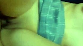 Voy por mi media hermana a su escuela y al llegar a casa me la cojo de perrito y abierta de piernas video casero real