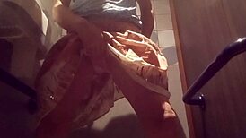 业余女人在家自慰合集中反复尿裤子