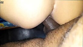 esta verga es muy grande para ese coño, me hace gritar de placer