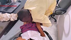 坏骚老师亲自操美女学生嫩屄