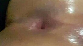 看那紧致人妖玩11寸巨型假屌