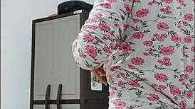 Milf with a beautiful ass dances showing it and showing her big nipples