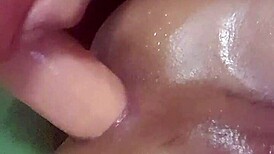 看那紧致人妖玩11寸巨型假屌