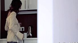 Girl acquires glad by a solo play 😏