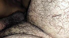 黑发骚货猛吸大屌塞假阳具进骚逼