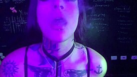 lexi fumando e se masturbando