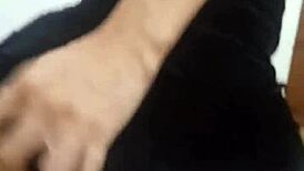 mi vecino me ayuda con la cama y prueba su verga en mi conchita