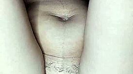 Joven Caliente Coño Peludo Se Masturba Cabalgando a Escondidas Hasta Correrse en Creamy