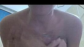 Joven Caliente Coño Peludo Se Masturba Cabalgando a Escondidas Hasta Correrse en Creamy