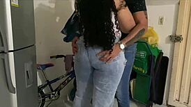 Hermosa venezolana culona rescued in shopping center, what happens next? 😏