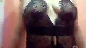 Aurora estelar se muestra en el baño de su casa