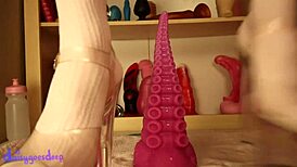 i love prolapse play with huge toys in my ass