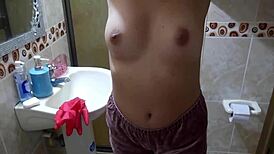 年轻移民女仆为钱吸巨屌紧屄狂骑