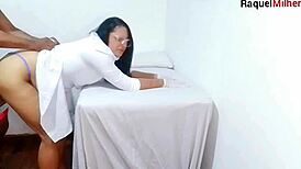 enfermeira e est�tica observa ere��o do paciente com erro