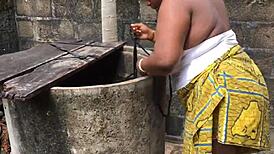 巨乳骚货户外被扶猛干到喷