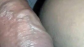 cogida que le doy a mi esposa en cuatro le meto todo mi guevo y lo siente muy adentro estoy a punto de acabar el guevo me palpita dentro de ella