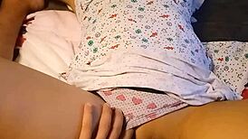 novinha apertadinha de 18y adora ser tocada in this close-up pregnant couple lingerie scene