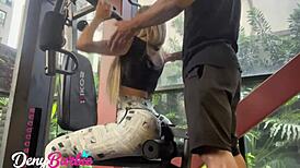 Fodendo com Meu Personal Trainer no Banheiro da Academia Depois de um Treino Intenso