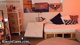 丰臀少女18+为陌生人骑假屌自慰潮吹