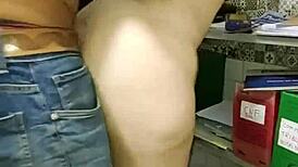 年轻情侣办公室加班吸巨黑鸡巴