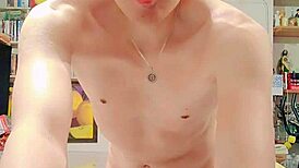 客厅里猛撸自慰超爽！