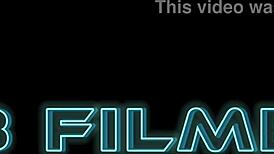 Minha Secretaria Sentando Com Força No Meio Do Expediente