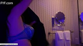 Elizabeth Skylar Is Tonight's Girlfriend!