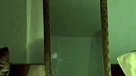 gotica culona masturbandose