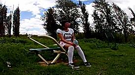 Paseo en bicicleta mostrando las bragas este viejito me queria coger cumshot al aire libre