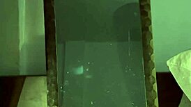 gotica culona masturbandose