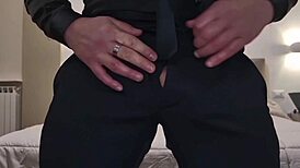 Arriva Con Una Sborrata Esplosiva In Abito Elegante, Dopo Una Sega Infinita E Un Cazzo Da Succhiarre?